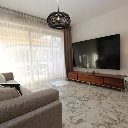 Proche Carlton One Bedroom شقة *